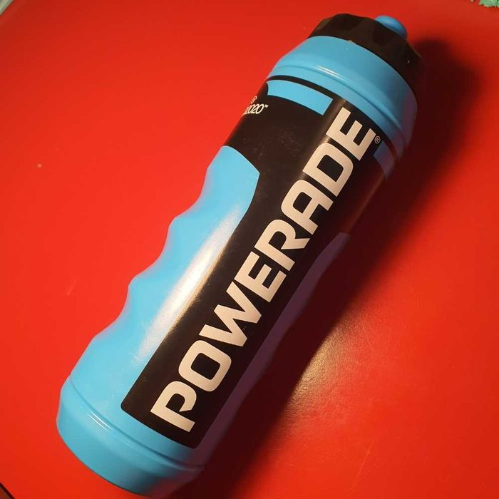 Bidon ediție limitată Powerade, lansat cu ocazia campionatului de fotbal UEFA EURO 2020.