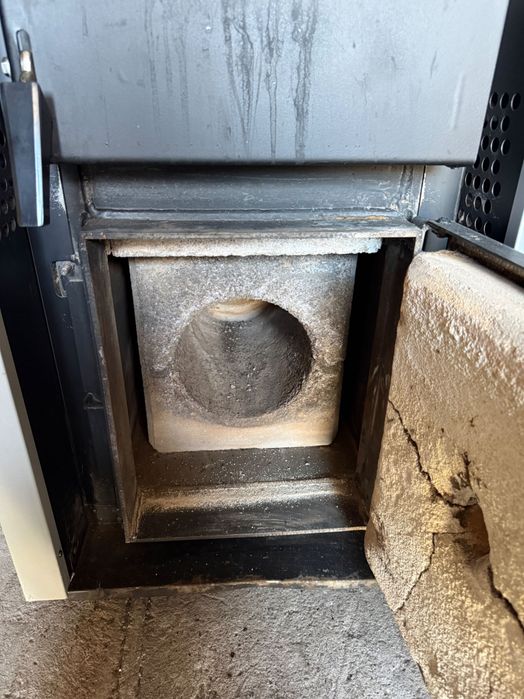 Vând centrale pe lemn Fröling