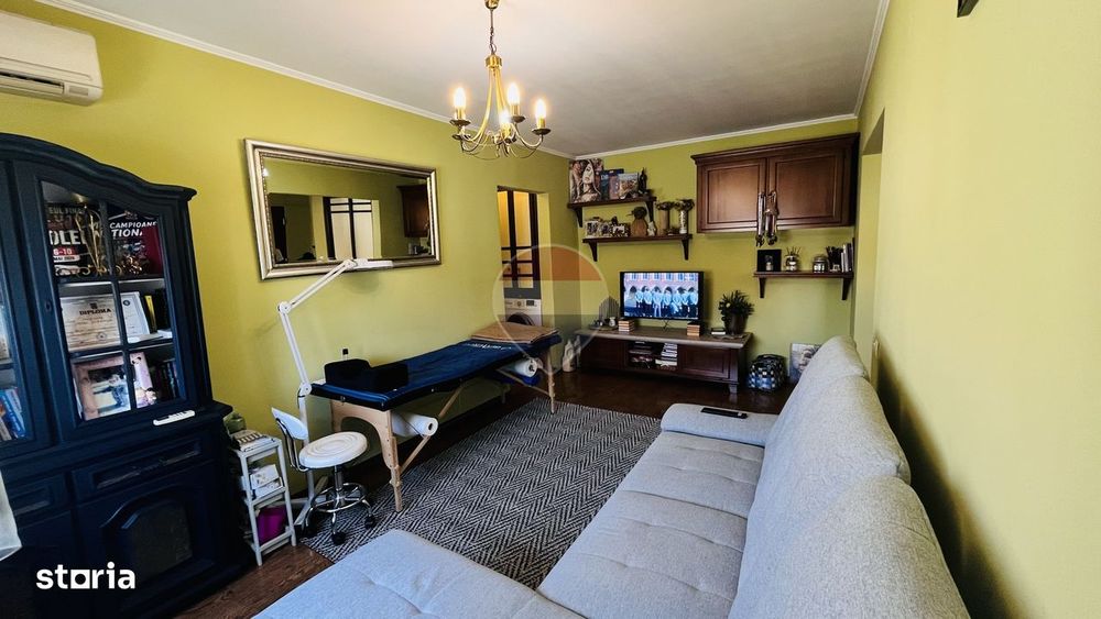 Apartament cu 3 camere de vânzare în zona Dragos Voda