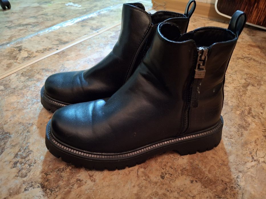 Пррдам ботинки .