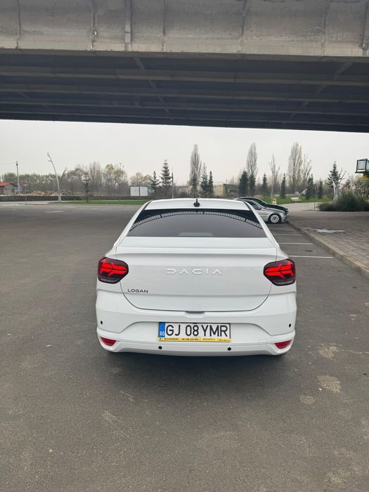 Vând Dacia Logan