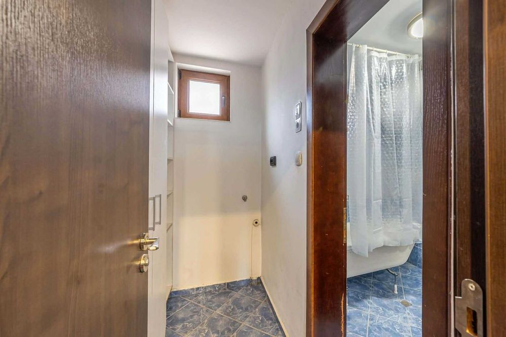 Дава се под наем Тристаен апартамент в Варна, Бриз - 130 кв.м за 897.6 € - Снимка #4