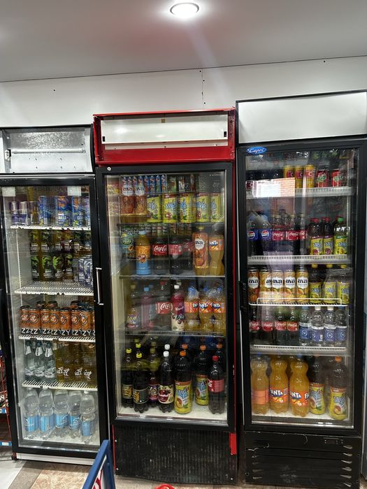 Продам витринные холодильники