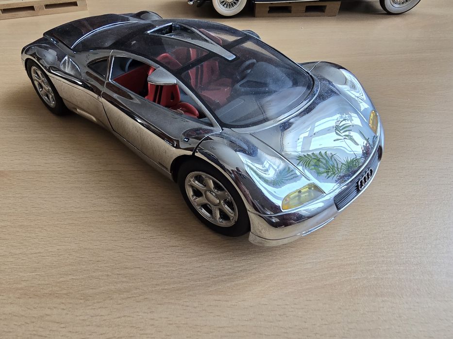 Vand macheta scara 1/18 Audi Avus crom producator Revell