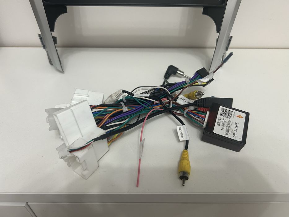 Рамка и кан бус для андроид на камри 50 Европеец