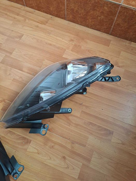Far stanga/dreapta Opel Zafira B an 2005-2007 , faruri noi
