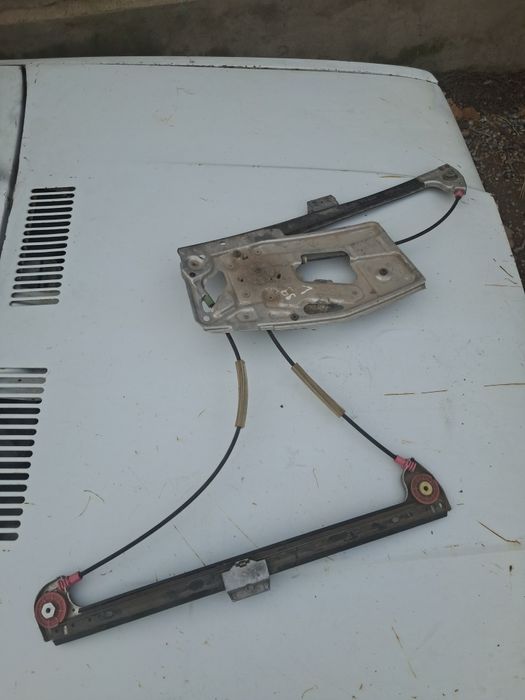 На бмв стеклоподемник продаётся