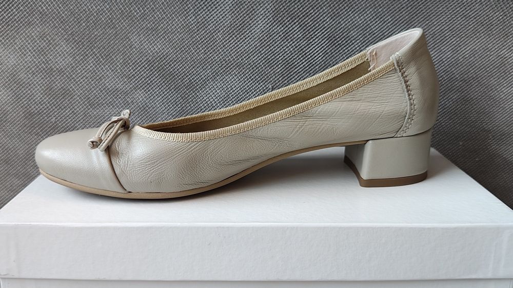Pantofi crem, piele naturala