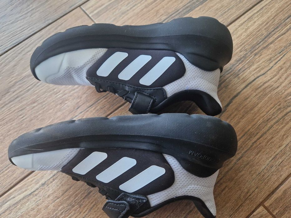 Vand Adidas marimea 33