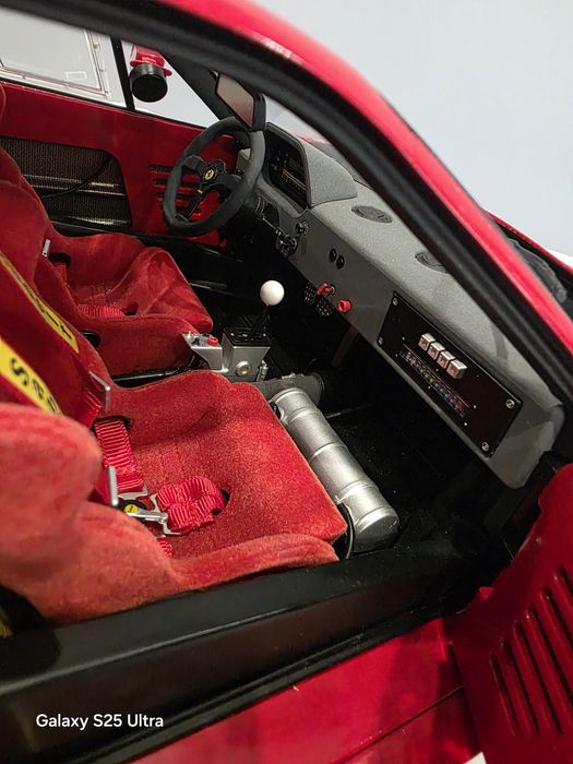 Ферари ф40 компетационе 1:8 (Ferrari F40  competizione 1:8)
