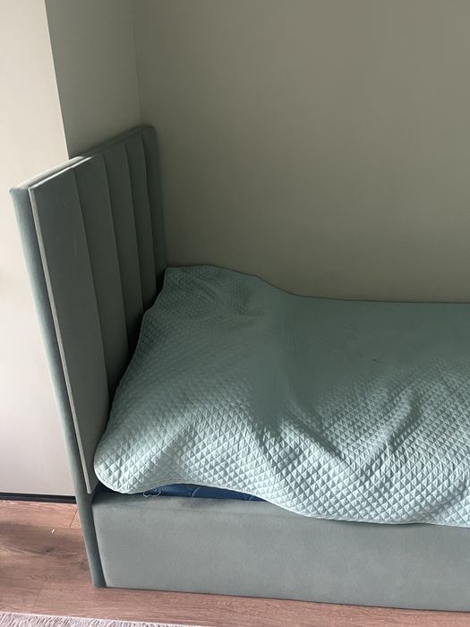 Кровать для спальни