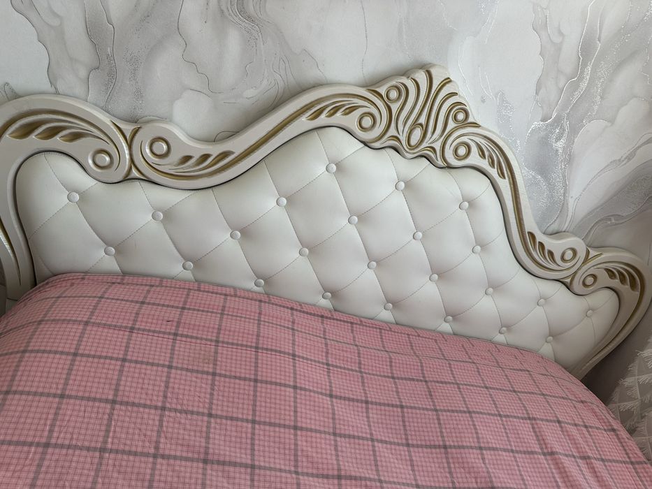 Спальный кровать