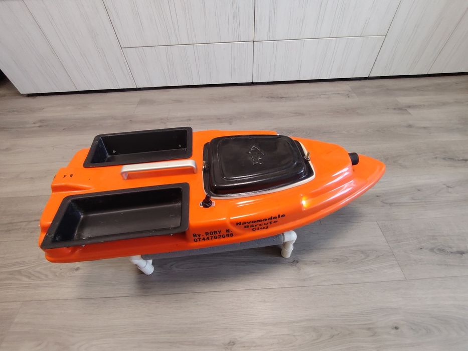 Vând bărcuța de momit