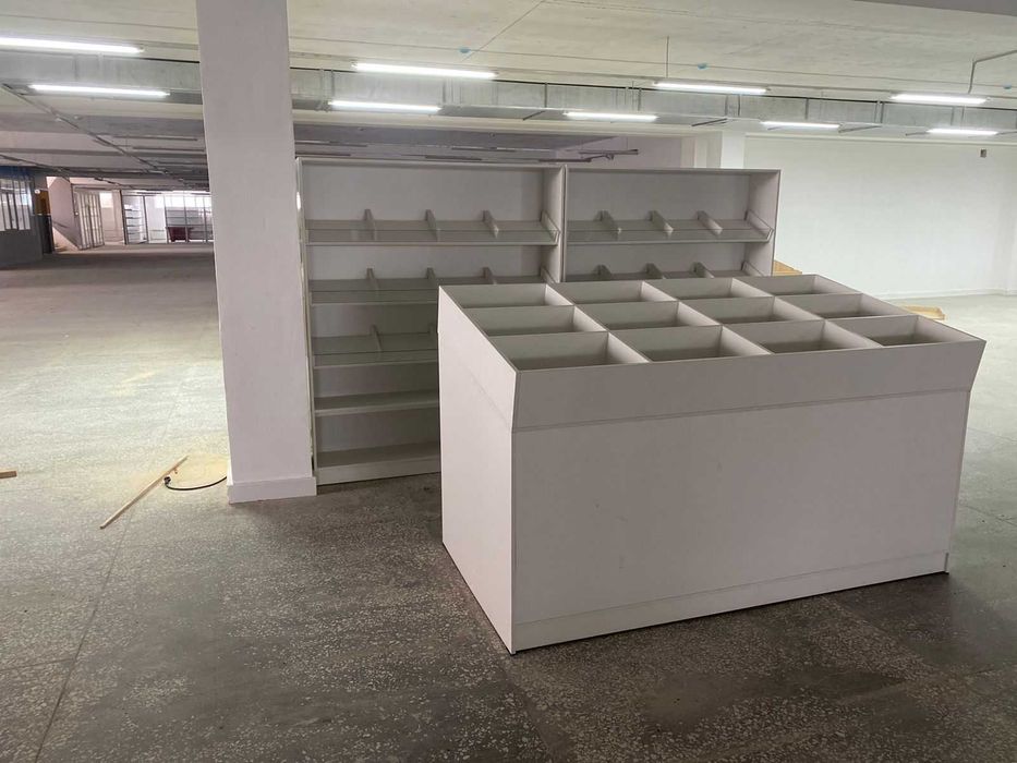 Витрины стеллажи полки