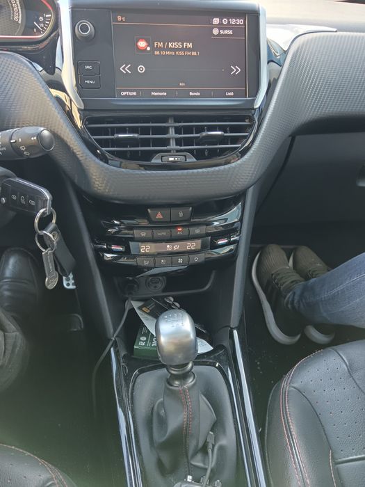 Peugeot 2008 GT LINE 1.2 PURETECH