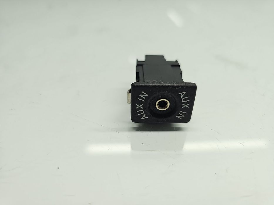 Conector auxiliar USB Volkswagen Touran (1T3) [Fabr 2010-2015] 5M00357