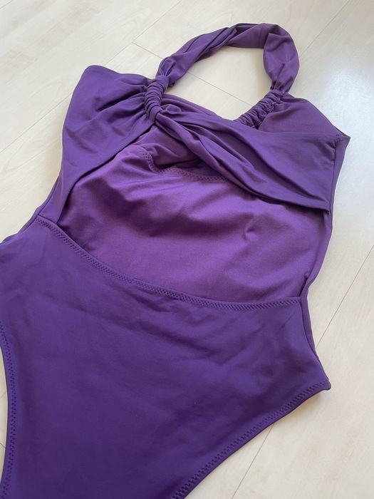 Чисто нов уникален лилав бански