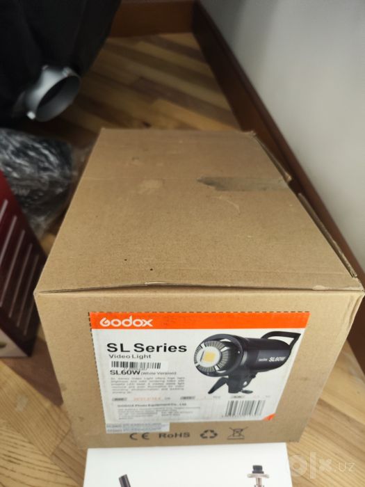 Продам комплект постоянного света Godox SL60W + Штатив + Зонт