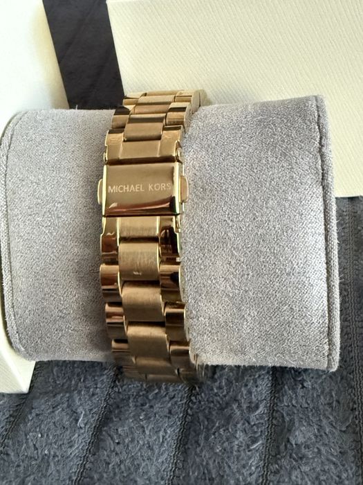 Продам часы Michael Kors
