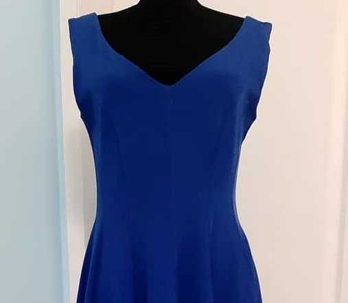 Стилна рокля с подарък колие