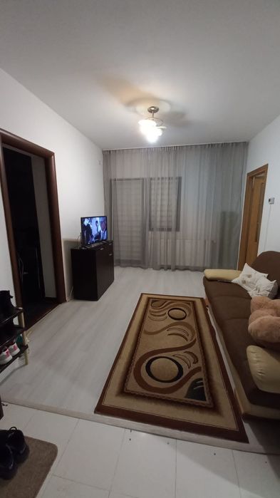 Vând garsonieră + curte