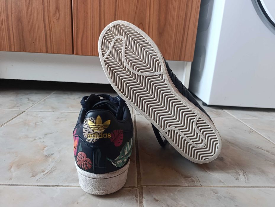 Спортни обувки Adidas Superstar