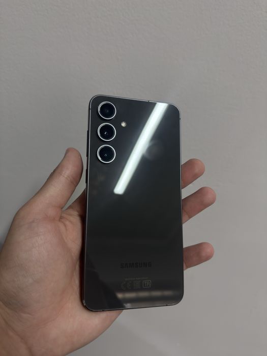 Samsung S24 FE.