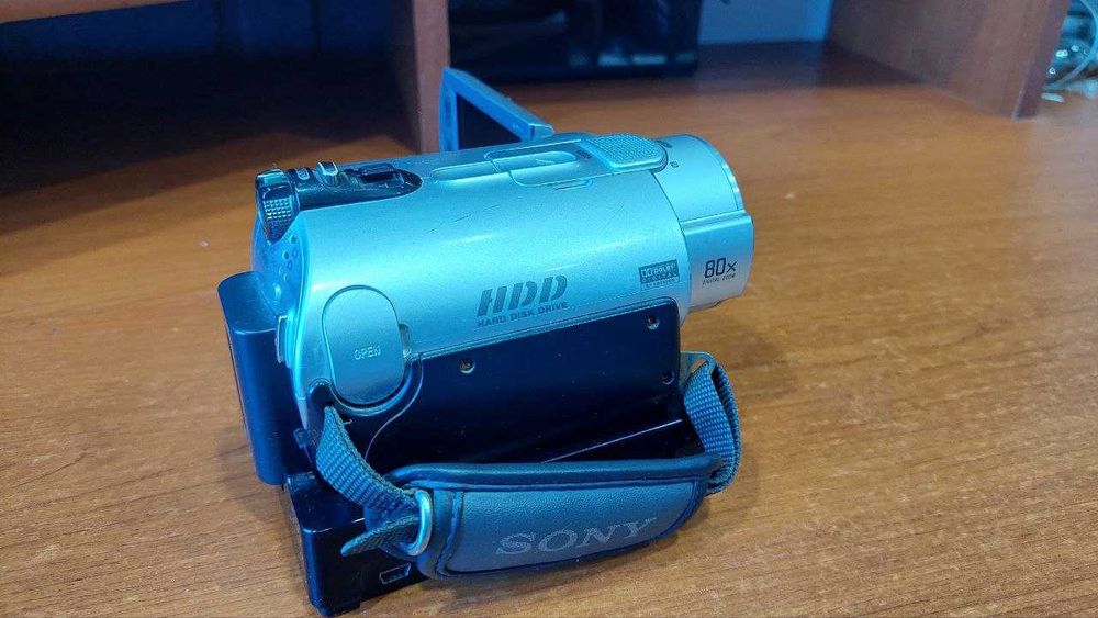 Цифровая видеокамера SONY DCR-SR200 c памятью 40 ГБ
