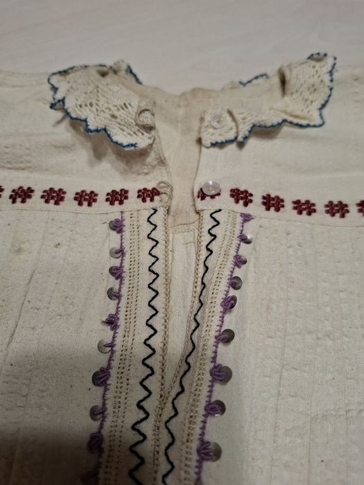 Автентични дрехи и кърпи,ръчно изработени