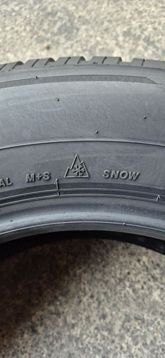 4 anvelope iarna Bridgestone 235/65/18.Pretul este pe bucata.