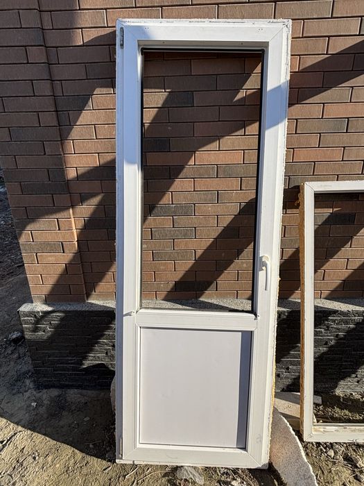 Пластик терезе и есик