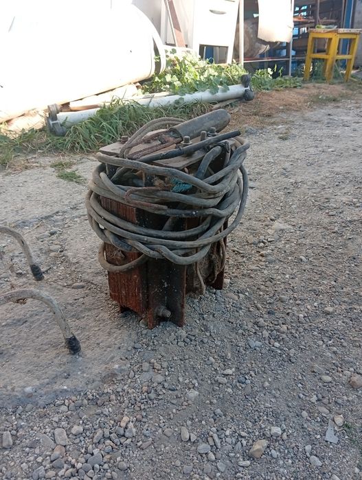 Aparat de sudura electrica funcțional, funcționează cu electrozi de 2.5 și este complet, cu cablu de masa + sudura preț negociabil