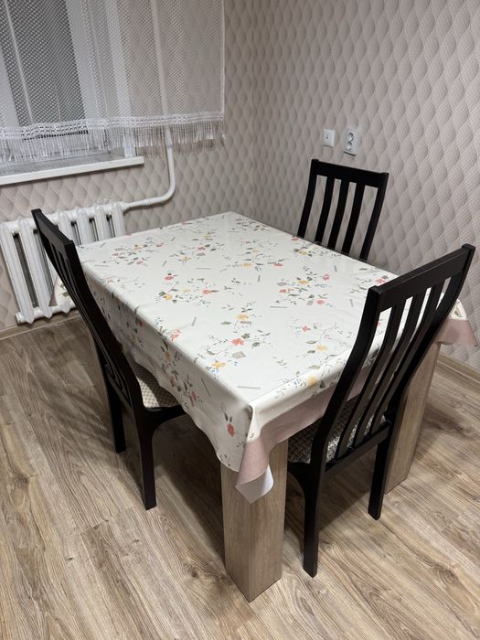 Кухонный стол со стульями