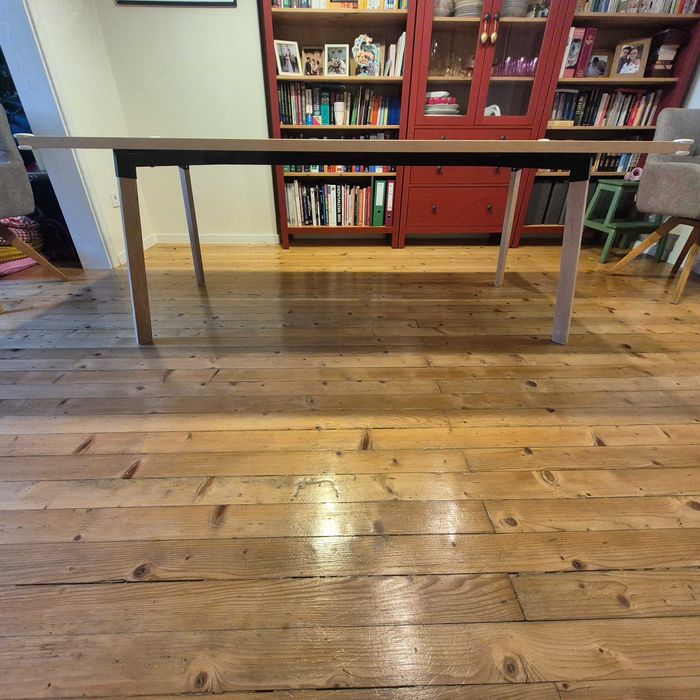 Продавам трапезарна маса IKEA YPPERLIG 90x200