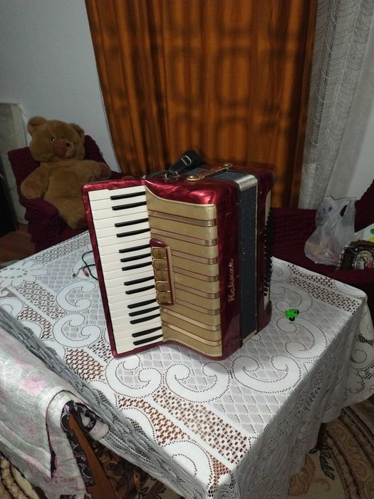 Vând acordeon ca nou