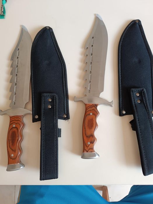 Vând stare cuțite din carbon