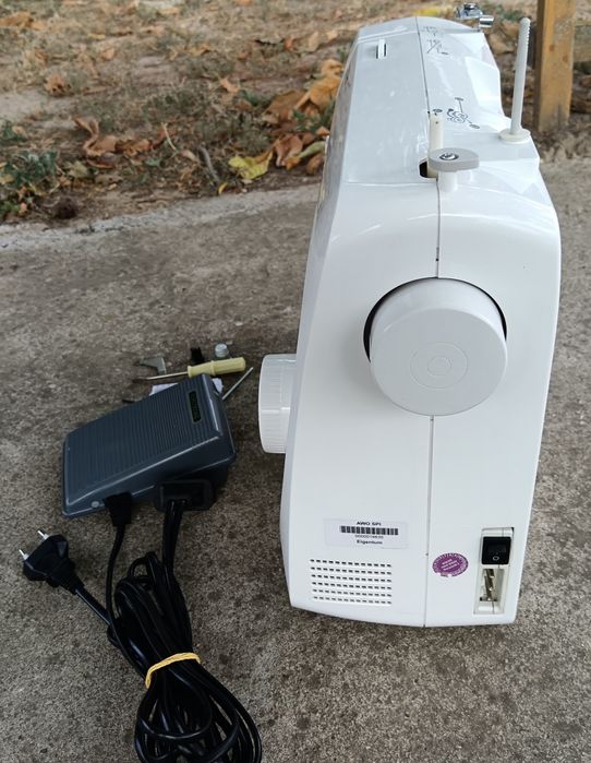 Mașina de cusut, electrica, cu pedală, BROTHER