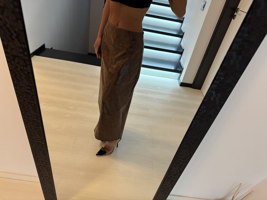 Fusta maro siret la spate