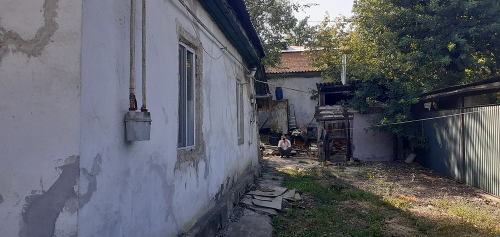 Продам дом возле базара