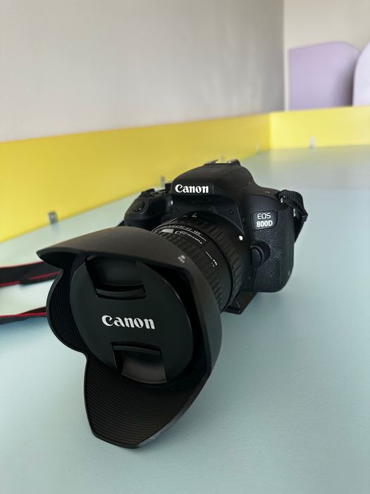 Фотоапарат Canon EOS 800D +2 обектива+ аксесоари