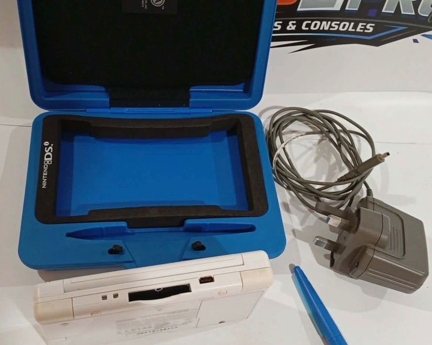 Nintendo DS Lite White + Super Mario Case