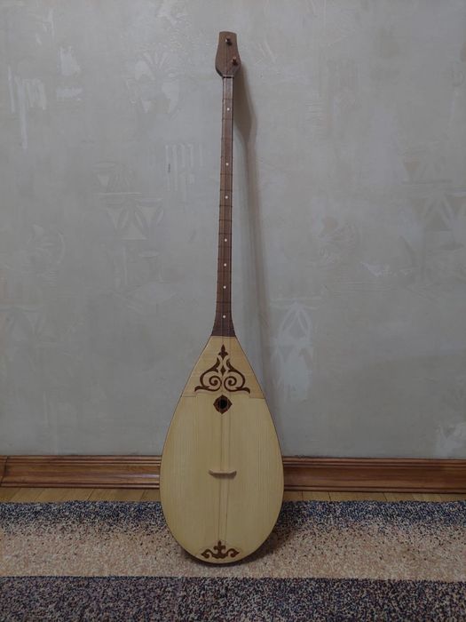 Домбыра для левшей