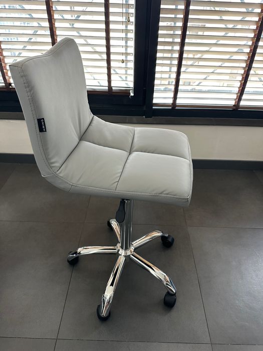 Висок стол на колелца с 24м гаранция и безплатна доставка