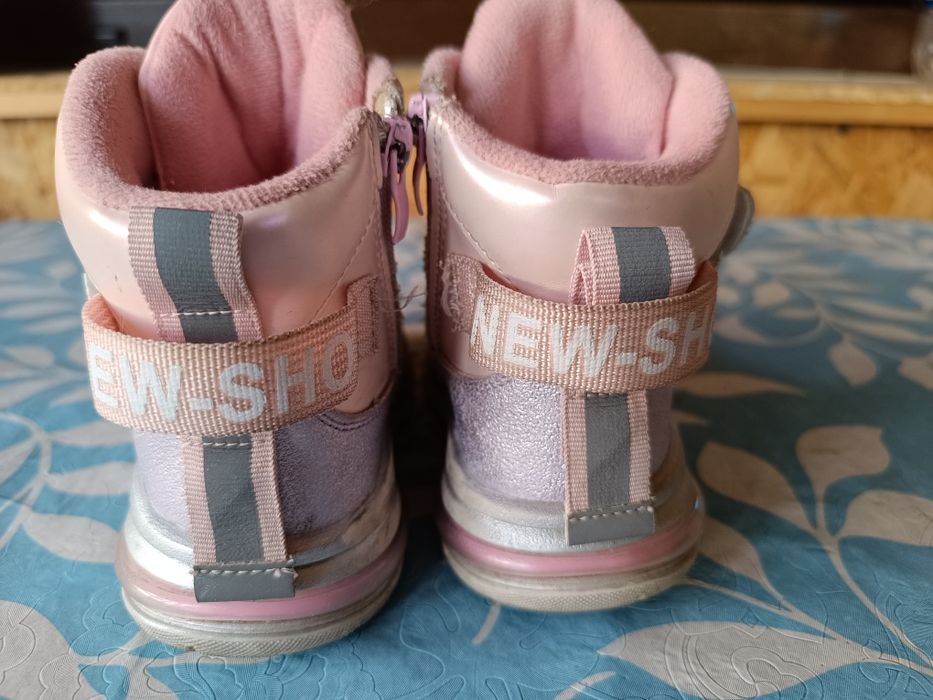 Продам кроссовки для девочки!