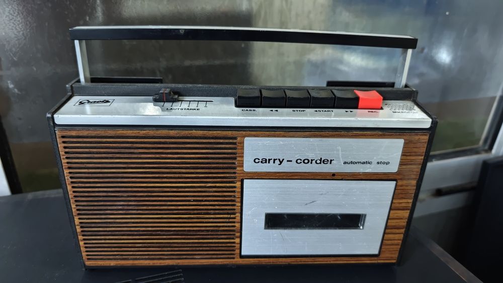 Casetofon vintage Graetz carry-corder, necesită reconditionare