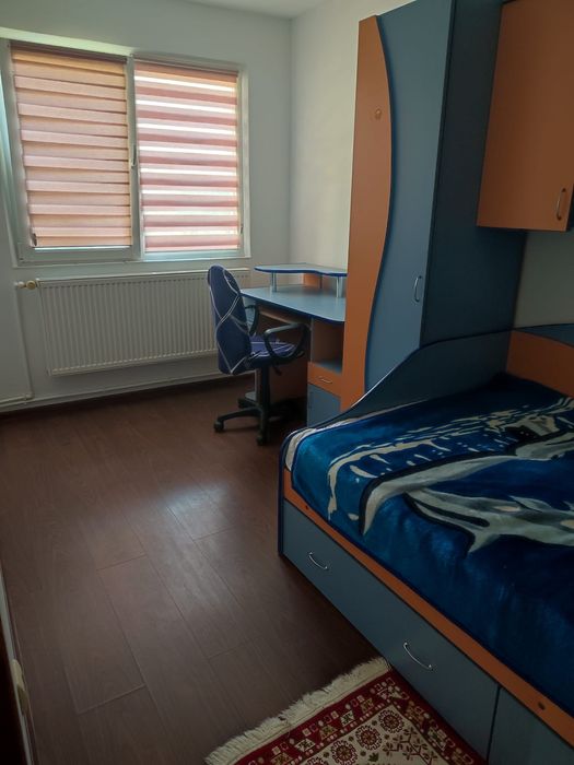 Inchiriez apartament cu 3 camere