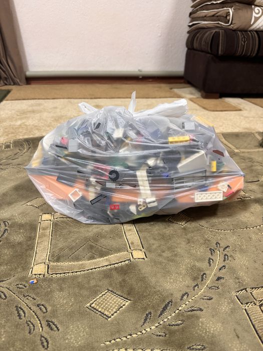 Продам большой пакет лего деталей