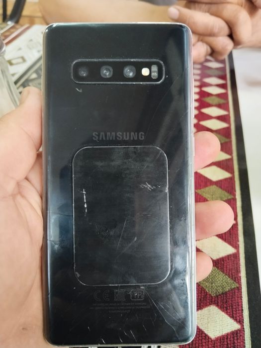 Samsung S10 + телефон