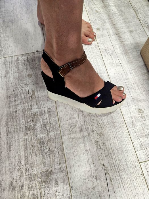 Дамски сандали на платформа