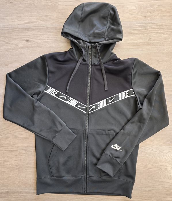 Nike худи обличано веднъж